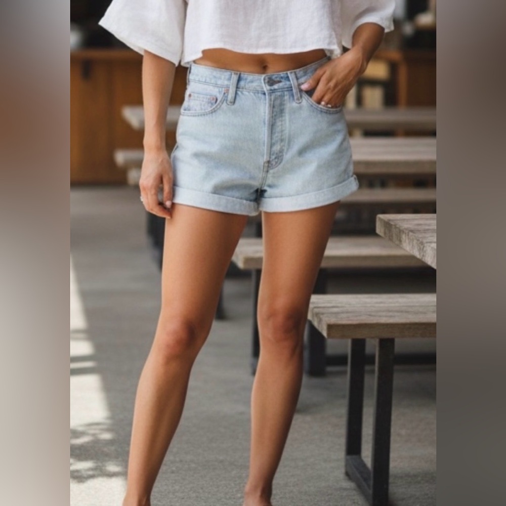 Levi’s 501 size 32 light wash Jean shorts